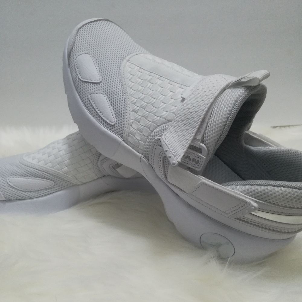 Jordan Mens white sneakers size 9